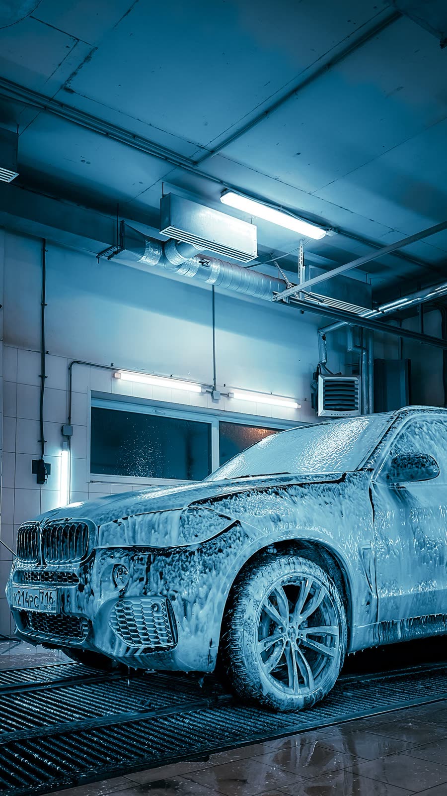 Example photo: luxury SUV covered in foam